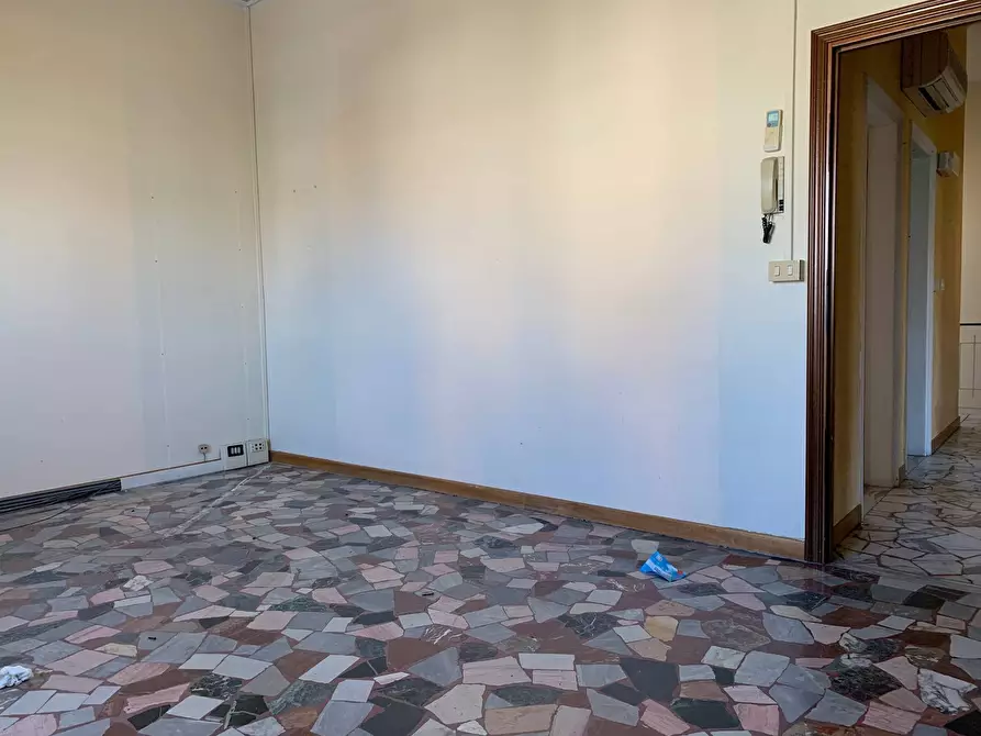 Immagine 11 di Ufficio in affitto  in Via Marconi a Viareggio