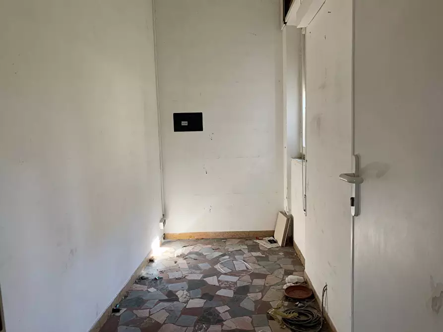 Immagine 14 di Ufficio in affitto  in Via Marconi a Viareggio