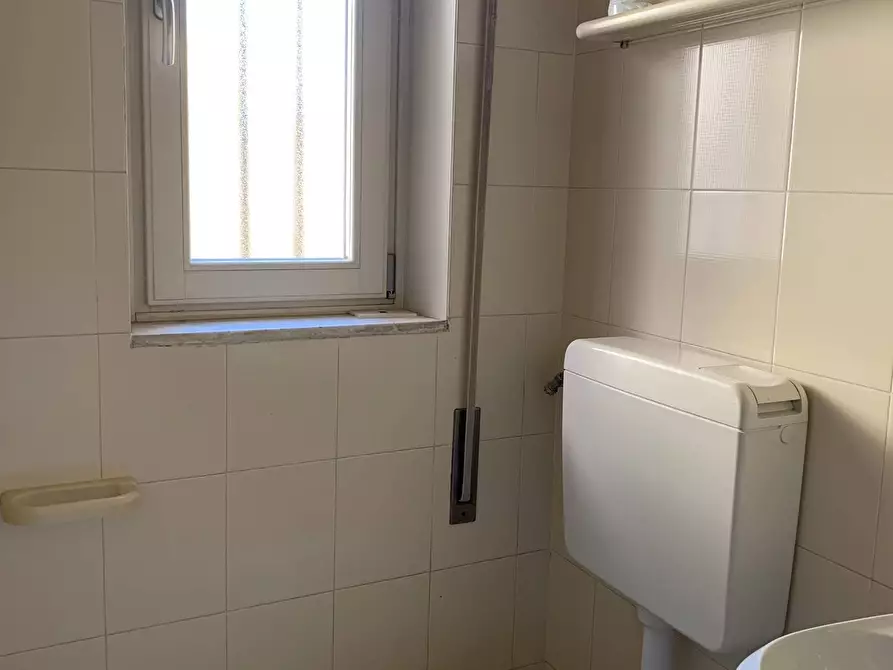 Immagine 17 di Ufficio in affitto  in Via Marconi a Viareggio