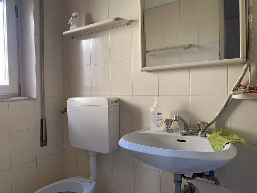 Immagine 18 di Ufficio in affitto  in Via Marconi a Viareggio