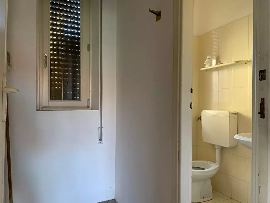 Immagine 19 di Ufficio in affitto  in Via Marconi a Viareggio