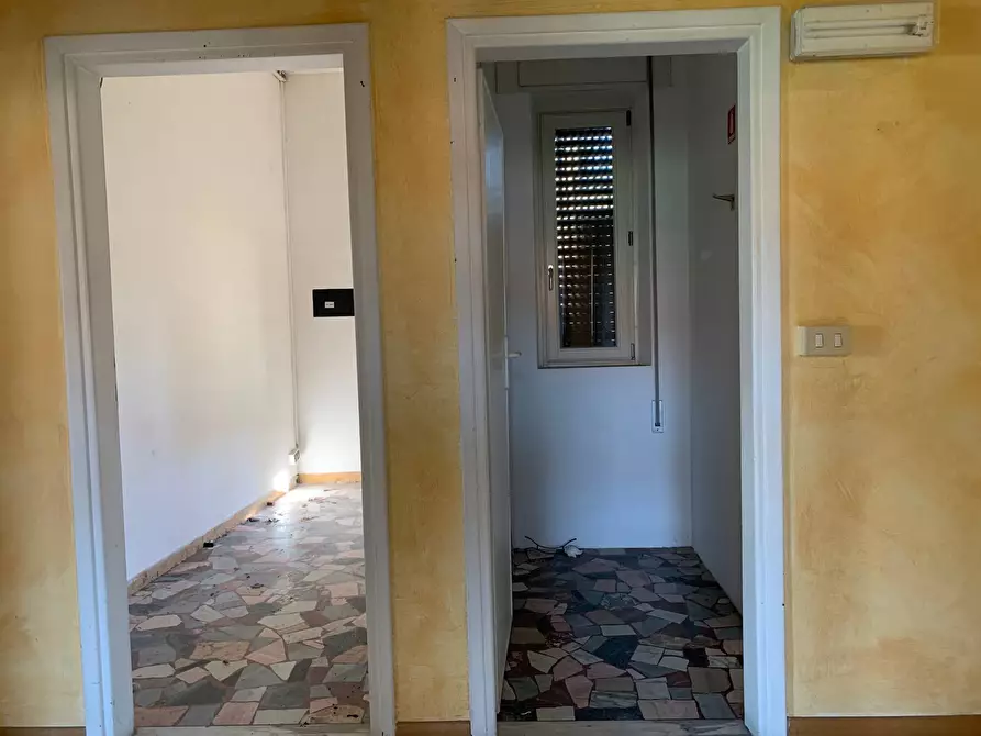 Immagine 20 di Ufficio in affitto  in Via Marconi a Viareggio