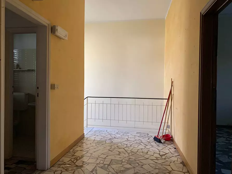 Immagine 21 di Ufficio in affitto  in Via Marconi a Viareggio