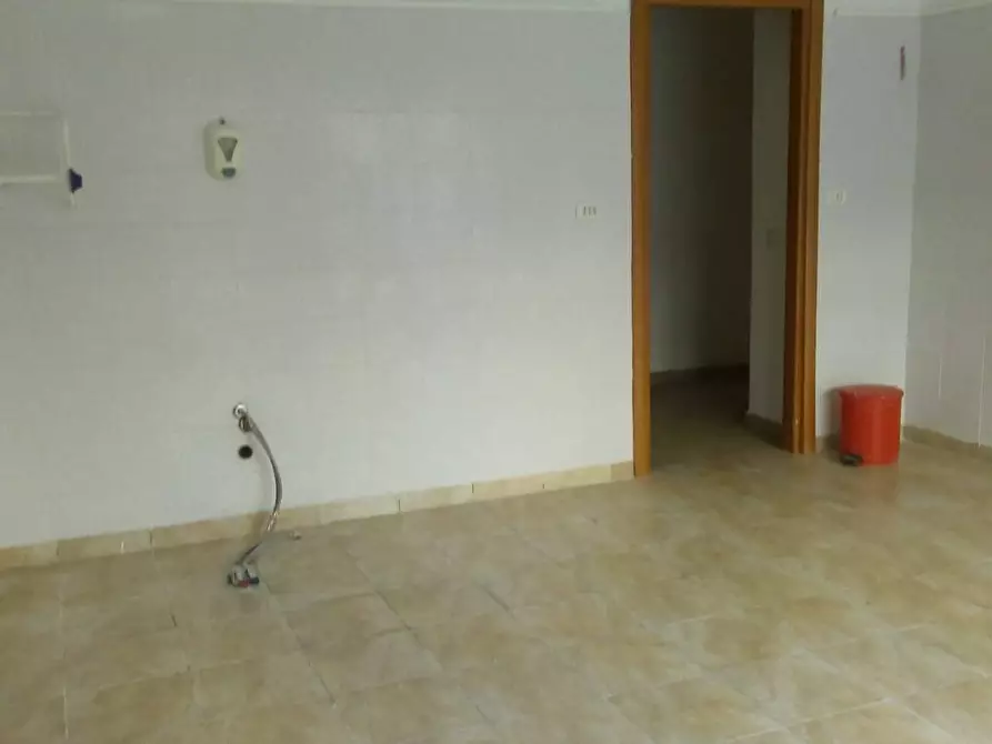 Immagine 2 di Attività commerciale in affitto  in Via Buontalenti 17 a Livorno