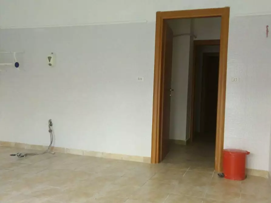 Immagine 4 di Attività commerciale in affitto  in Via Buontalenti 17 a Livorno