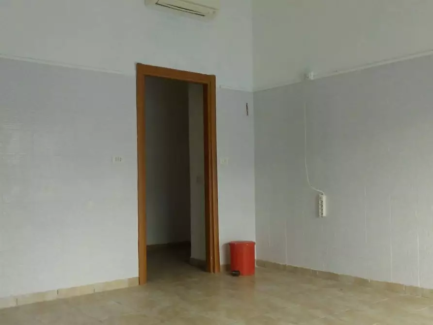 Immagine 3 di Attività commerciale in affitto  in Via Buontalenti 17 a Livorno