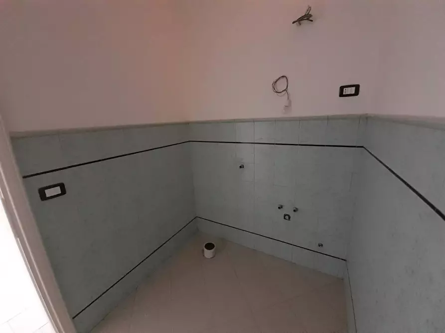 Immagine 5 di Attività commerciale in affitto  in Via Maroncelli 8 a Viareggio