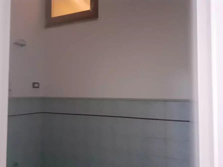 Immagine 6 di Attività commerciale in affitto  in Via Maroncelli 8 a Viareggio