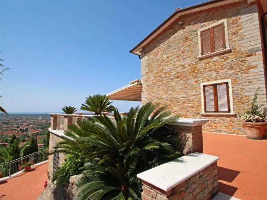 Immagine 3 di Casa indipendente in vendita  in Via Strettoia a Pietrasanta