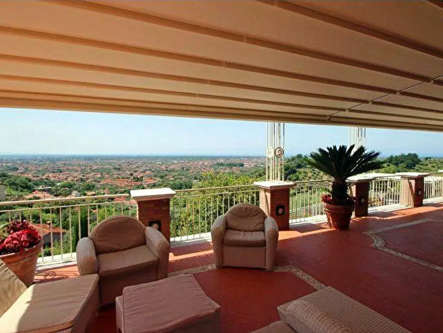 Immagine 4 di Casa indipendente in vendita  in Via Strettoia a Pietrasanta