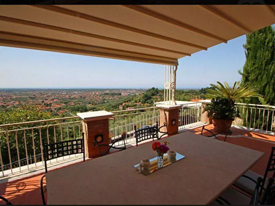 Immagine 5 di Casa indipendente in vendita  in Via Strettoia a Pietrasanta