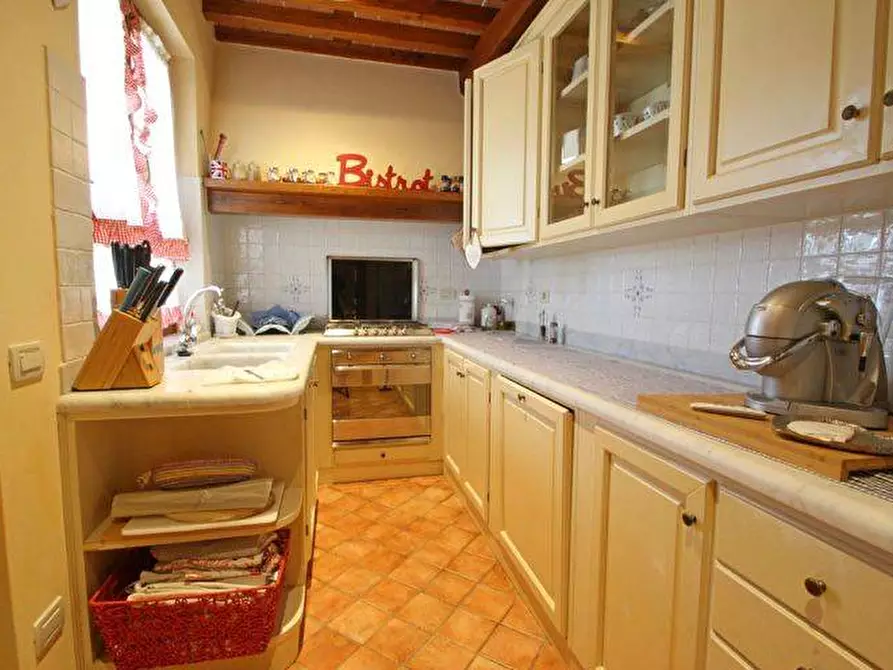 Immagine 8 di Casa indipendente in vendita  in Via Strettoia a Pietrasanta