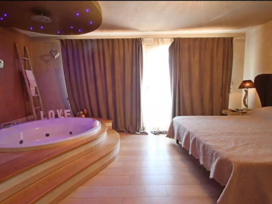 Immagine 12 di Casa indipendente in vendita  in Via Strettoia a Pietrasanta