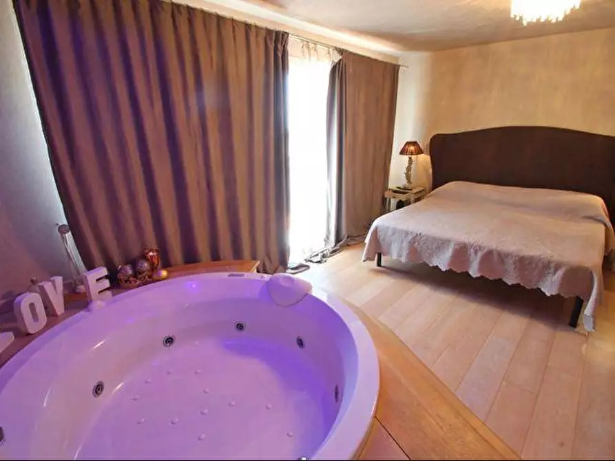 Immagine 13 di Casa indipendente in vendita  in Via Strettoia a Pietrasanta