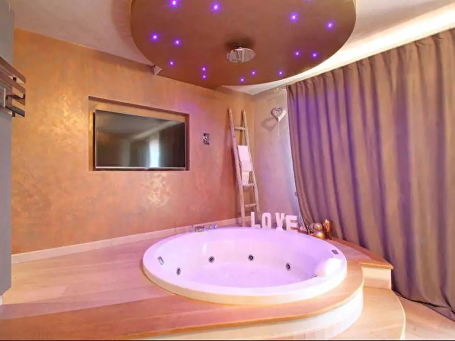 Immagine 14 di Casa indipendente in vendita  in Via Strettoia a Pietrasanta