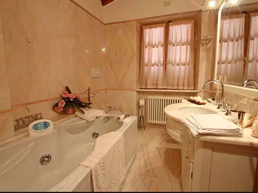 Immagine 24 di Casa indipendente in vendita  in Via Strettoia a Pietrasanta