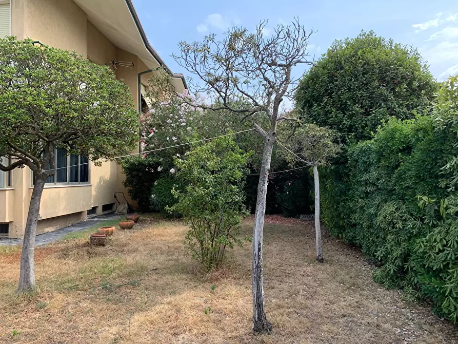 Immagine 4 di Casa indipendente in vendita  in Via Ugo Foscolo a Pietrasanta