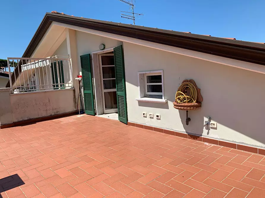 Immagine 3 di Appartamento in vendita  in via delle pinete a Massa