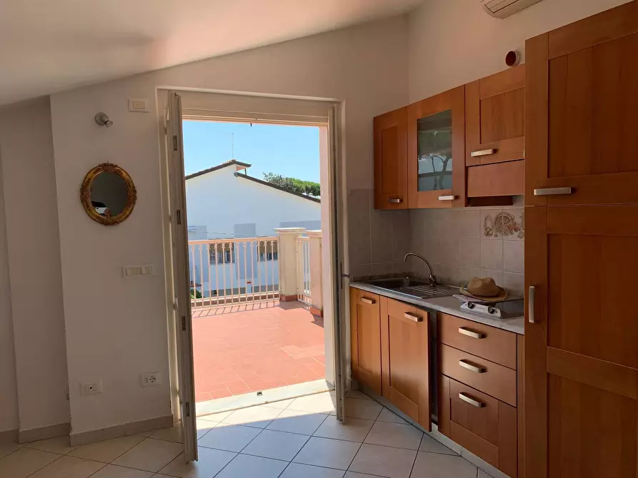 Immagine 8 di Appartamento in vendita  in via delle pinete a Massa