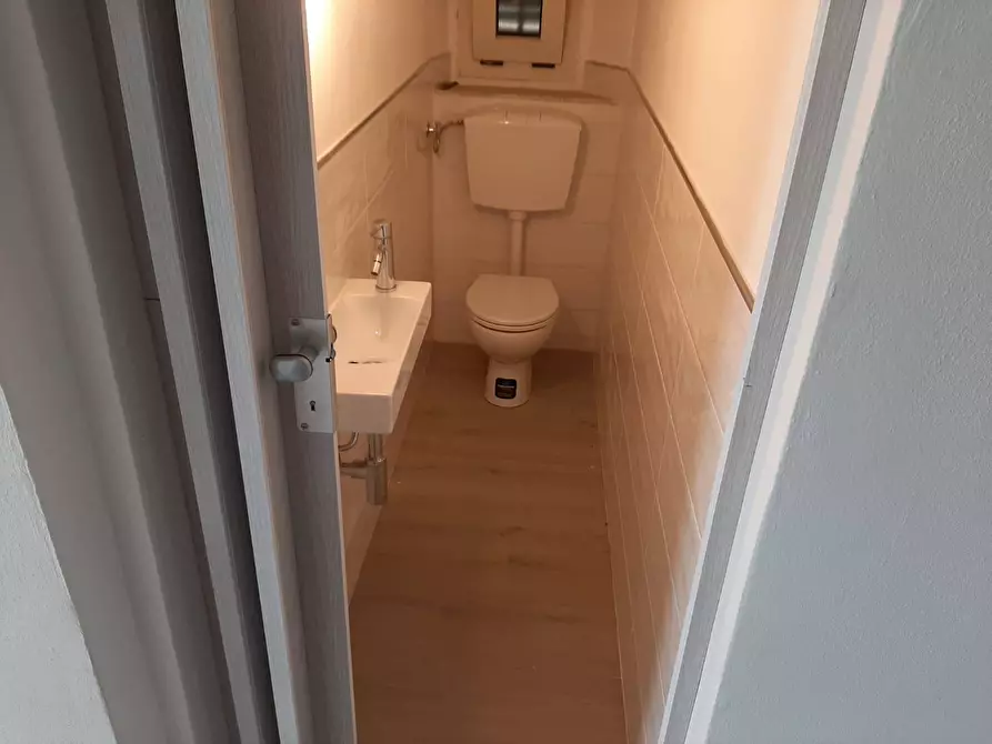 Immagine 4 di Attività commerciale in affitto  in via rindi a Pisa