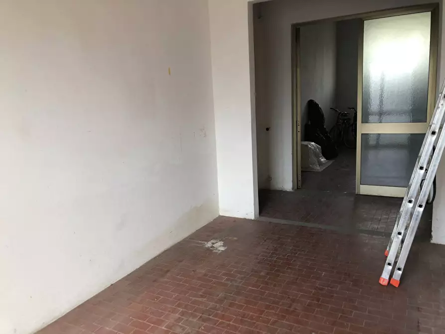 Immagine 3 di Attività commerciale in vendita  in Via Sarzanese Sud a Massarosa
