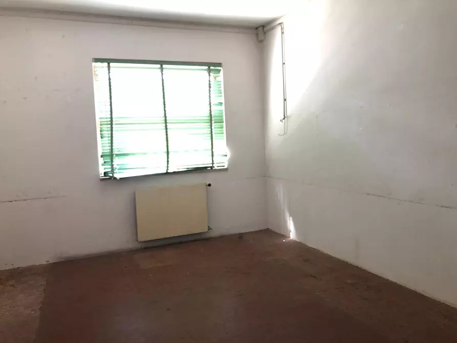 Immagine 16 di Attività commerciale in vendita  in Via Sarzanese Sud a Massarosa