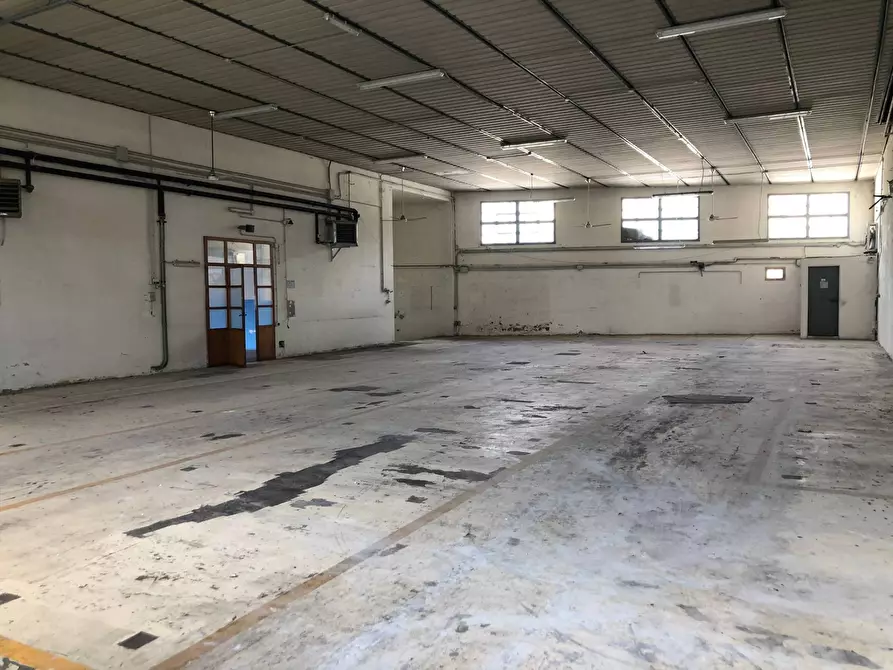 Immagine 24 di Attività commerciale in vendita  in Via Sarzanese Sud a Massarosa