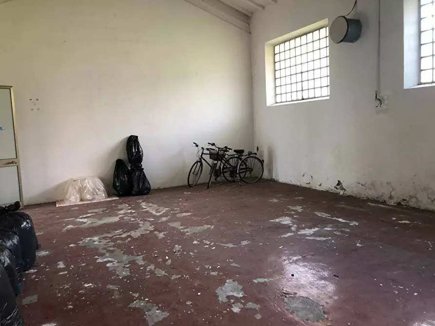 Immagine 27 di Attività commerciale in vendita  in Via Sarzanese Sud a Massarosa