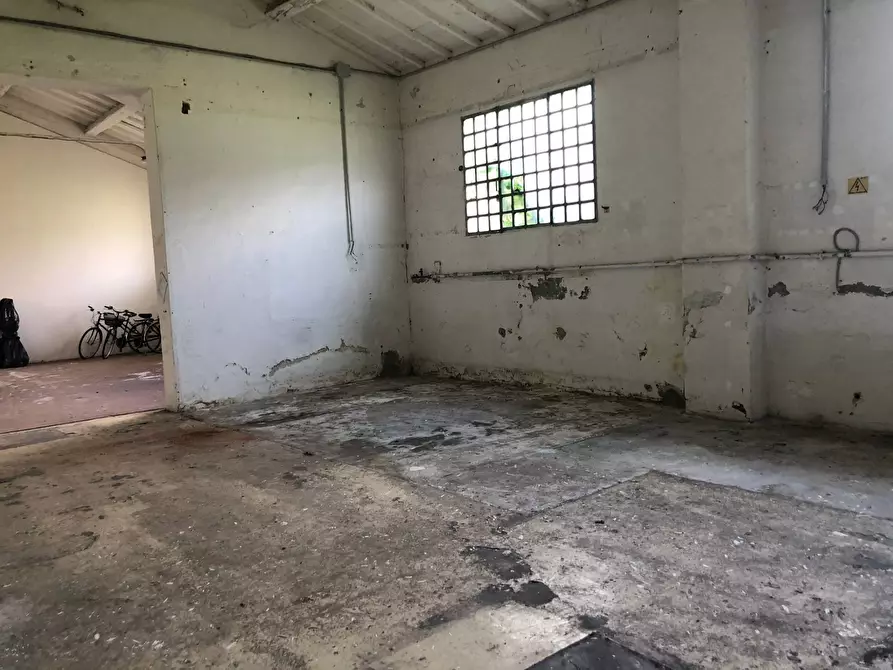 Immagine 30 di Attività commerciale in vendita  in Via Sarzanese Sud a Massarosa