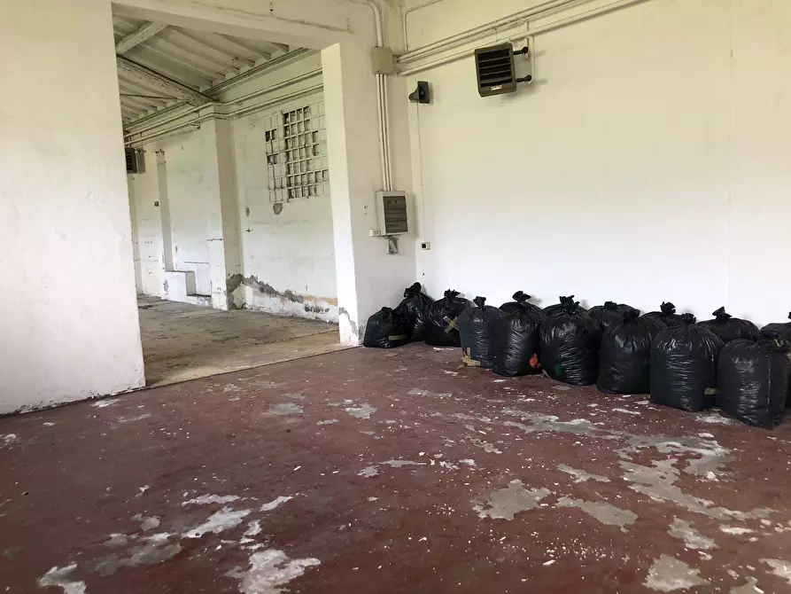 Immagine 31 di Attività commerciale in vendita  in Via Sarzanese Sud a Massarosa