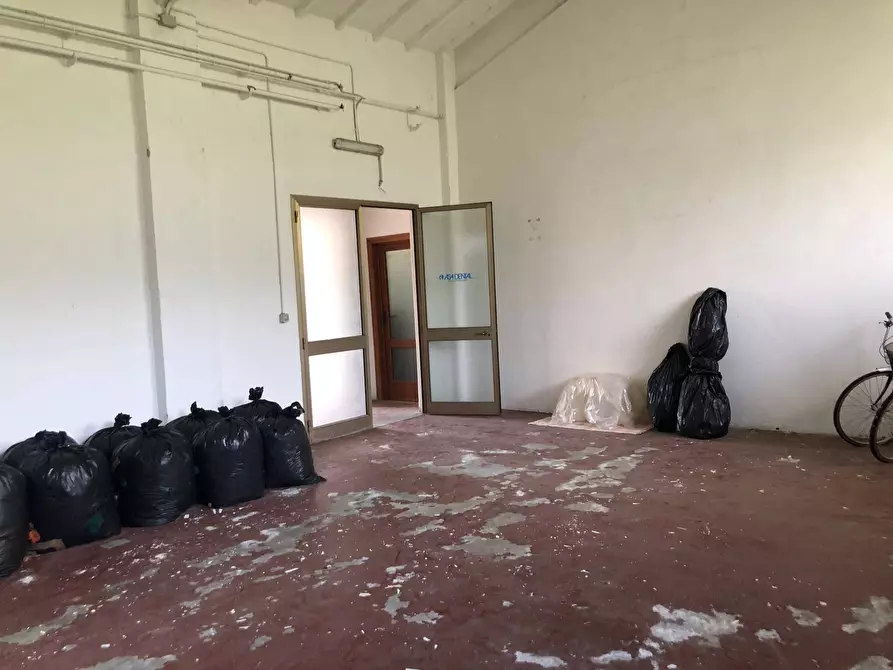 Immagine 33 di Attività commerciale in vendita  in Via Sarzanese Sud a Massarosa