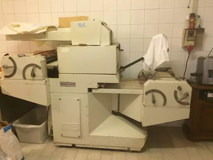 Immagine 2 di Attività commerciale in vendita  in Pisa a Pisa