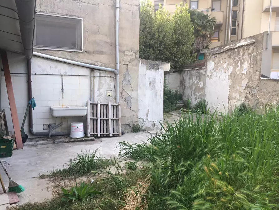 Immagine 10 di Attività commerciale in vendita  in Pisa a Pisa