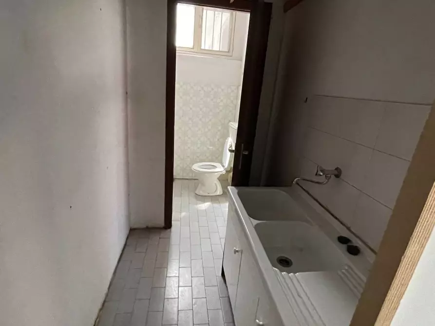 Immagine 6 di Attività commerciale in affitto  in piazza giorgio pira 5 a Cascina