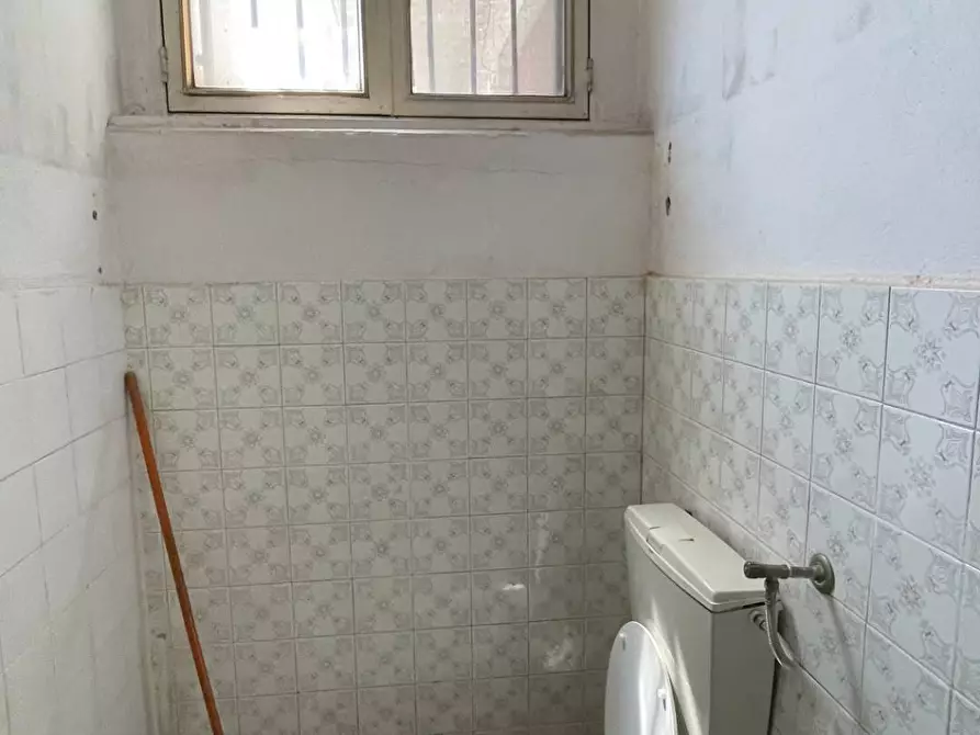 Immagine 7 di Attività commerciale in affitto  in piazza giorgio pira 5 a Cascina