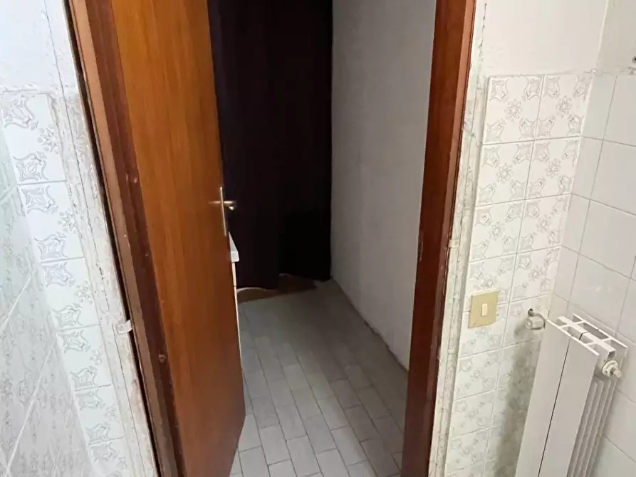 Immagine 8 di Attività commerciale in affitto  in piazza giorgio pira 5 a Cascina