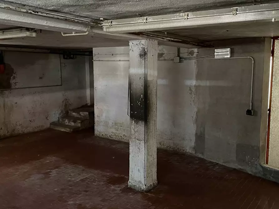 Immagine 10 di Attività commerciale in affitto  in piazza giorgio pira 5 a Cascina