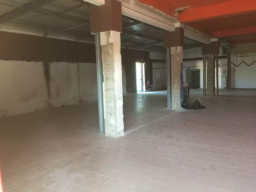 Immagine 2 di Attività commerciale in affitto  in Lungarno Gabriele D'annunzio 43 a Pisa