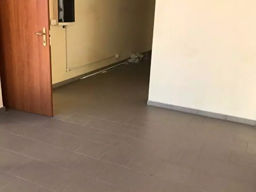 Immagine 2 di Capannone industriale in affitto  in Via Dell'Artigianato a Livorno