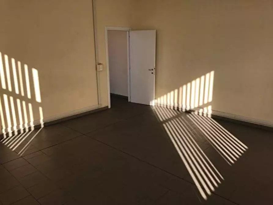 Immagine 5 di Capannone industriale in affitto  in Via Dell'Artigianato a Livorno