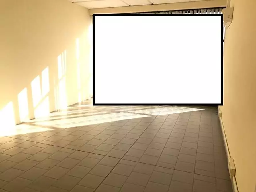 Immagine 8 di Capannone industriale in affitto  in Via Dell'Artigianato a Livorno