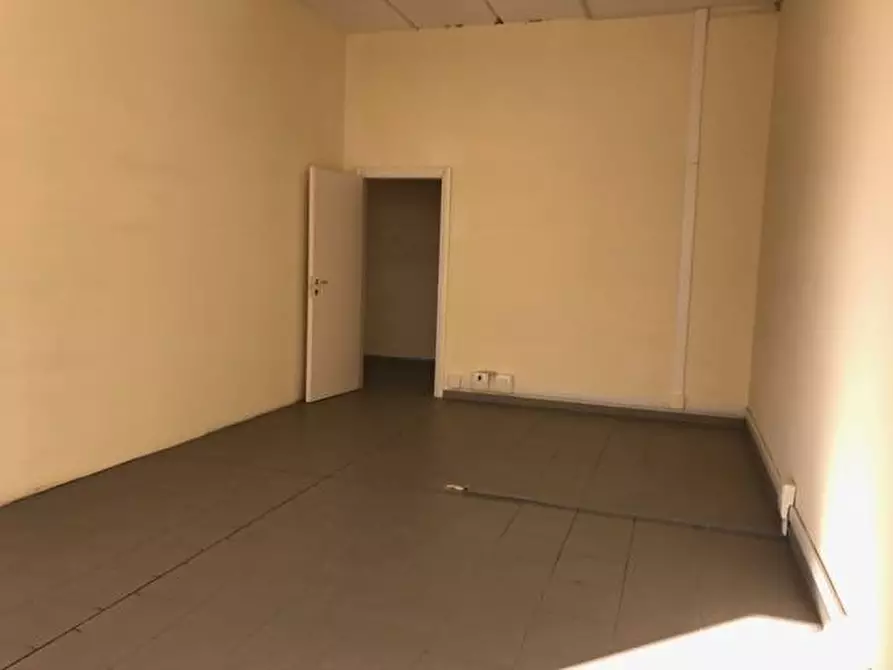 Immagine 13 di Capannone industriale in affitto  in Via Dell'Artigianato a Livorno