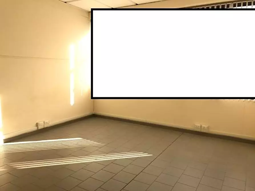 Immagine 15 di Capannone industriale in affitto  in Via Dell'Artigianato a Livorno