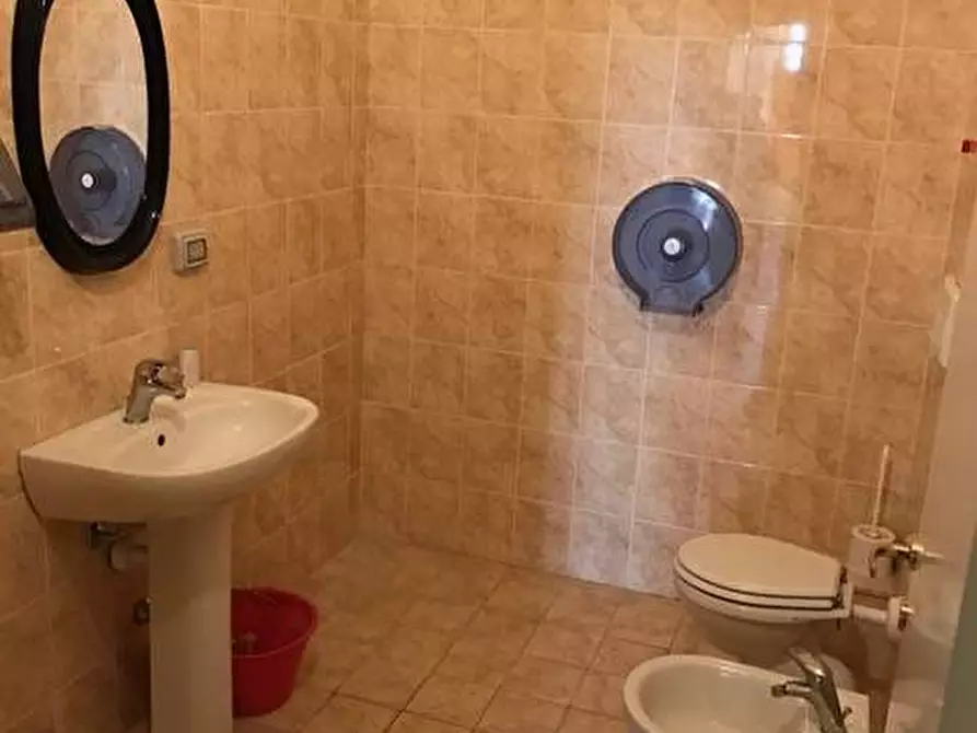 Immagine 18 di Capannone industriale in affitto  in Via Dell'Artigianato a Livorno