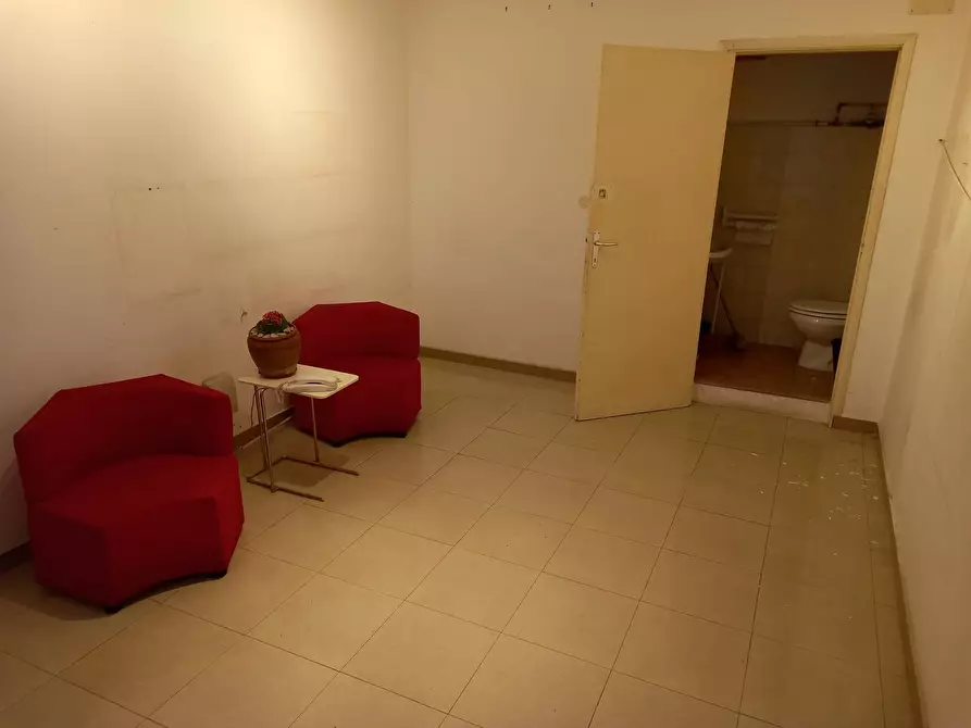 Immagine 4 di Ufficio in affitto  in Via Grande 104 a Livorno