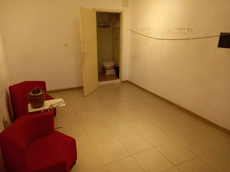 Immagine 8 di Ufficio in affitto  in Via Grande 104 a Livorno