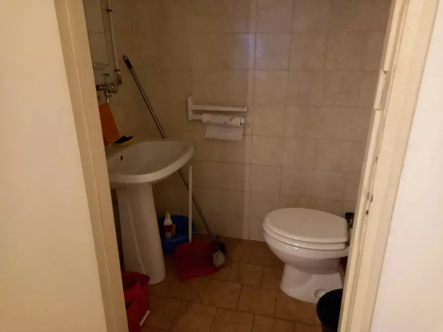 Immagine 10 di Ufficio in affitto  in Via Grande 104 a Livorno