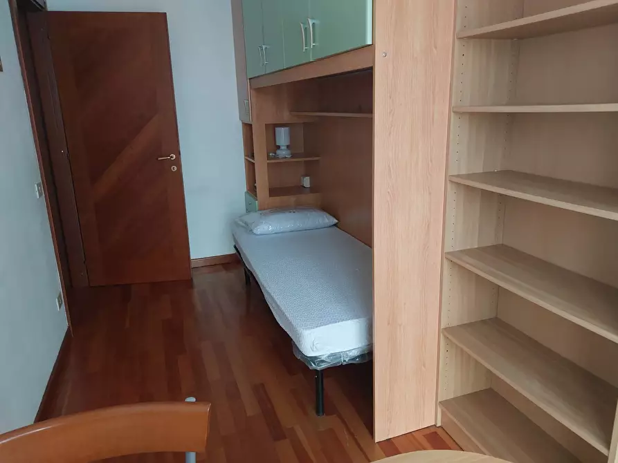 Immagine 11 di Camera in affitto  in Via Norvegia a Pisa