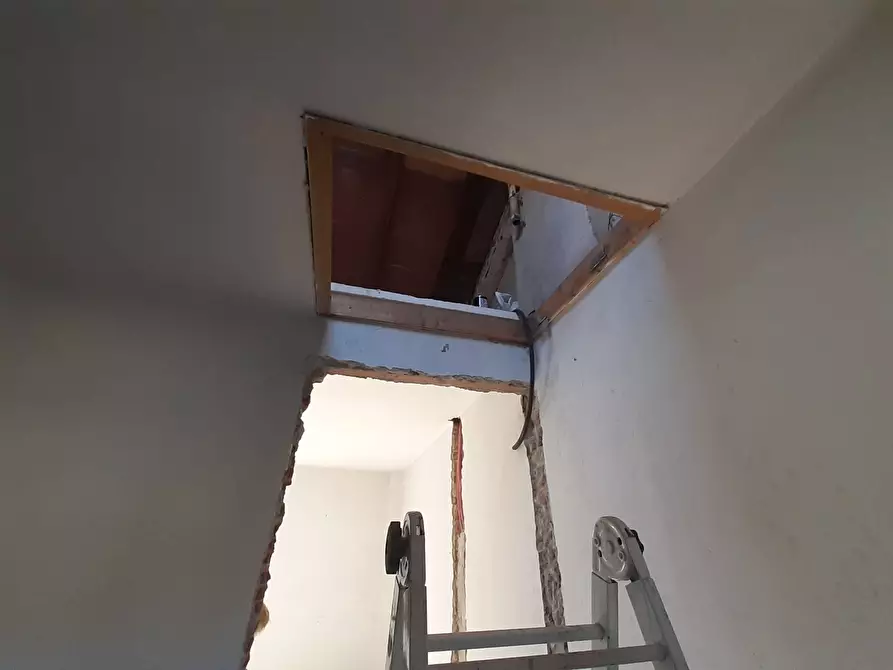 Immagine 19 di Casa indipendente in vendita  in via Castagnola a Lucca