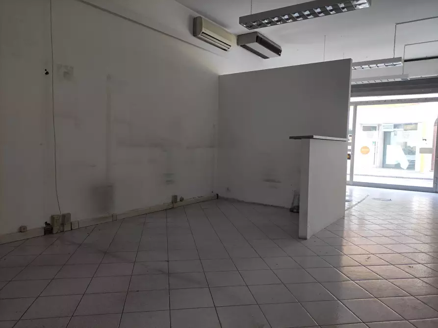 Immagine 2 di Attività commerciale in affitto  in via fratelli rosselli a Altopascio
